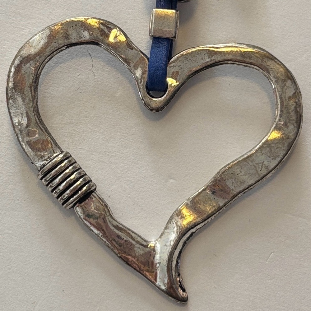 HEART NECKLACE SILVER TONED METAL HEART WITH FAUX BLUE LEATHER ADJUSTABLE CORD